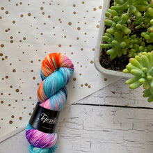 Cargar imagen en el visor de la galería, MERINO SOCK FINGERING TEJERITAS