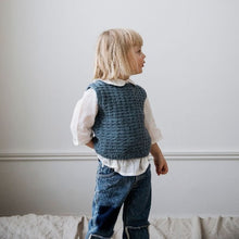 Cargar imagen en el visor de la galería, LIBRO MAKING MEMORIES: Timeless knits for children.