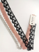 Cargar imagen en el visor de la galería, Retazos Cintas - Puntilla - Tul