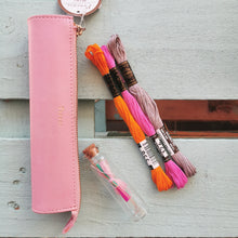 Cargar imagen en el visor de la galería, KIT MÁGICO EN ESTUCHE - LAURA AMEBA