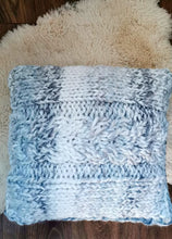 Cargar imagen en el visor de la galería, KIT DE TEJIDO COJIN WARMY