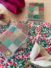 Cargar imagen en el visor de la galería, Caja de mostacillas Mix Navidad
