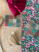 Cargar imagen en el visor de la galería, Caja de mostacillas Mix Navidad
