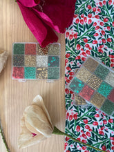 Cargar imagen en el visor de la galería, Caja de mostacillas Mix Navidad
