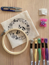 Cargar imagen en el visor de la galería, KIT BORDADO EN BOLSITA
