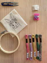 Cargar imagen en el visor de la galería, KIT BORDADO EN BOLSITA
