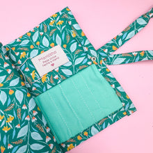 Cargar imagen en el visor de la galería, ESTUCHE LAZO MANTITHA
