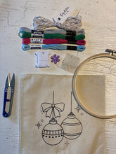 Cargar imagen en el visor de la galería, KIT BORDADO COLECCION CASCANUECES
